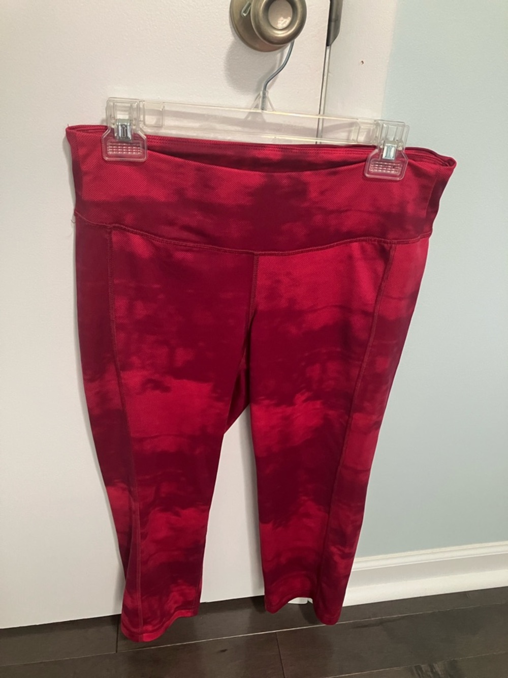 Old navy active Capri leggings red size L